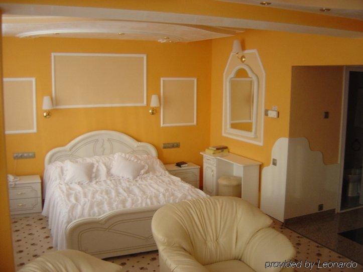 Hotel Carpati Baia Mare Quarto foto
